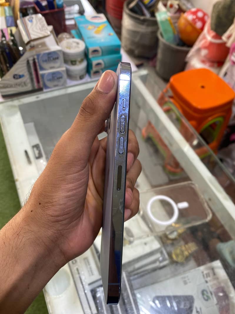 Apple iPhone 13 Pro 2