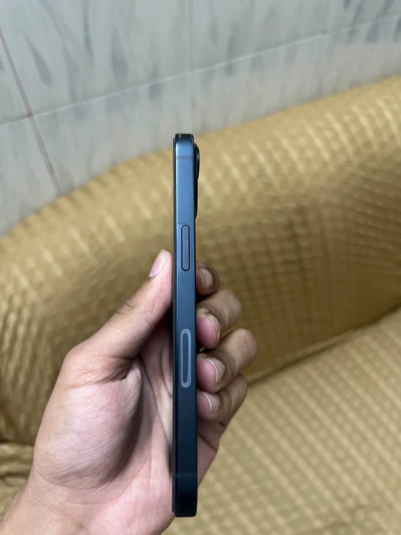 Apple iPhone 13 2