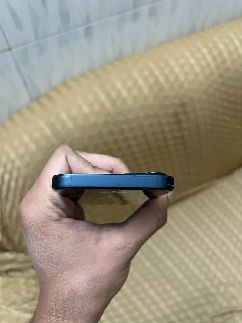 Apple iPhone 13 4