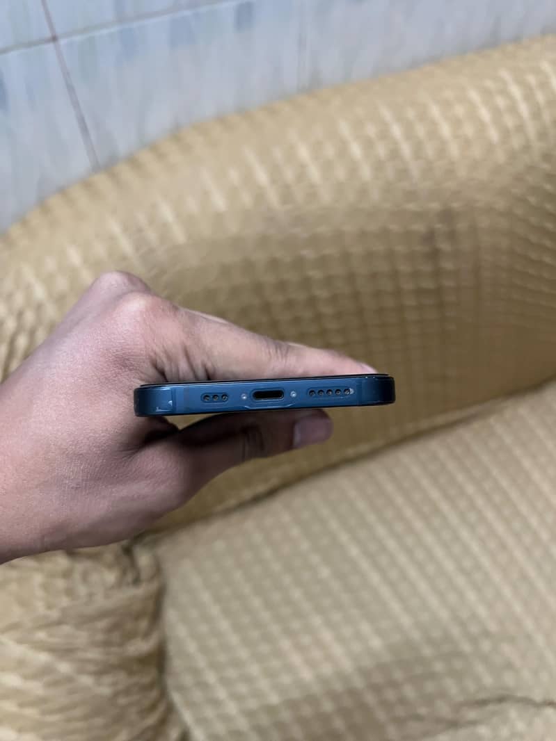 Apple iPhone 13 5