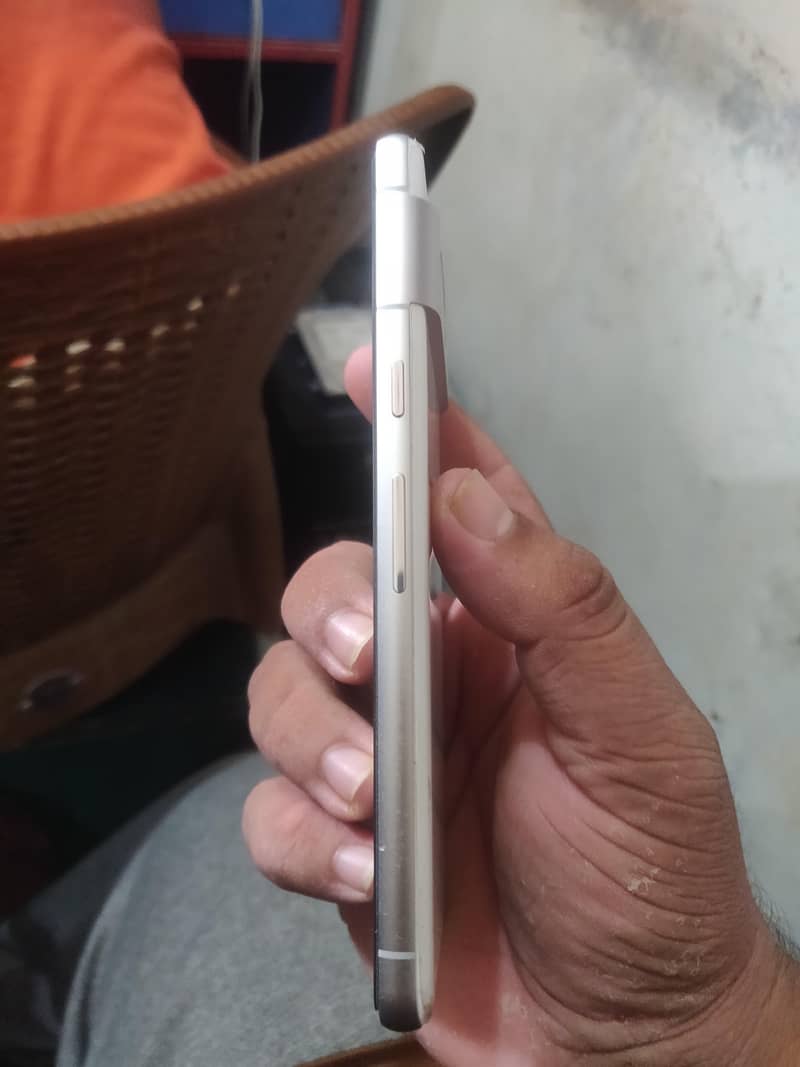 Google Pixel 7 4