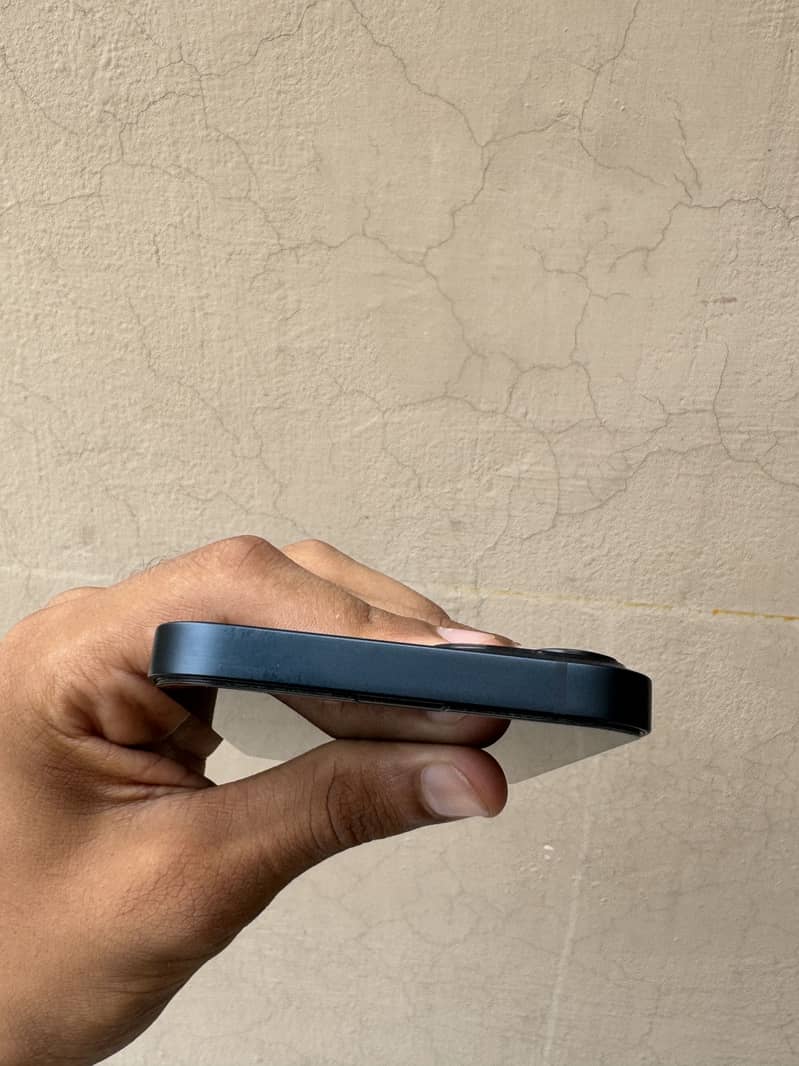 Apple iPhone 13 5