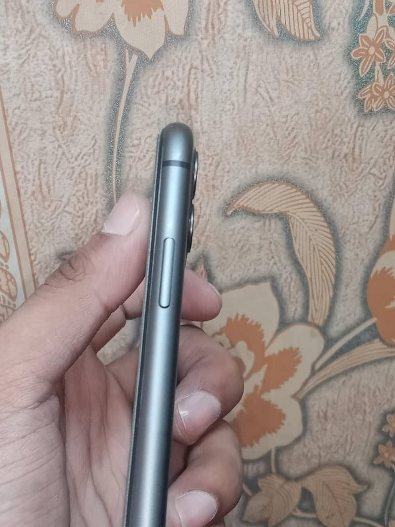 Apple iPhone 11 3