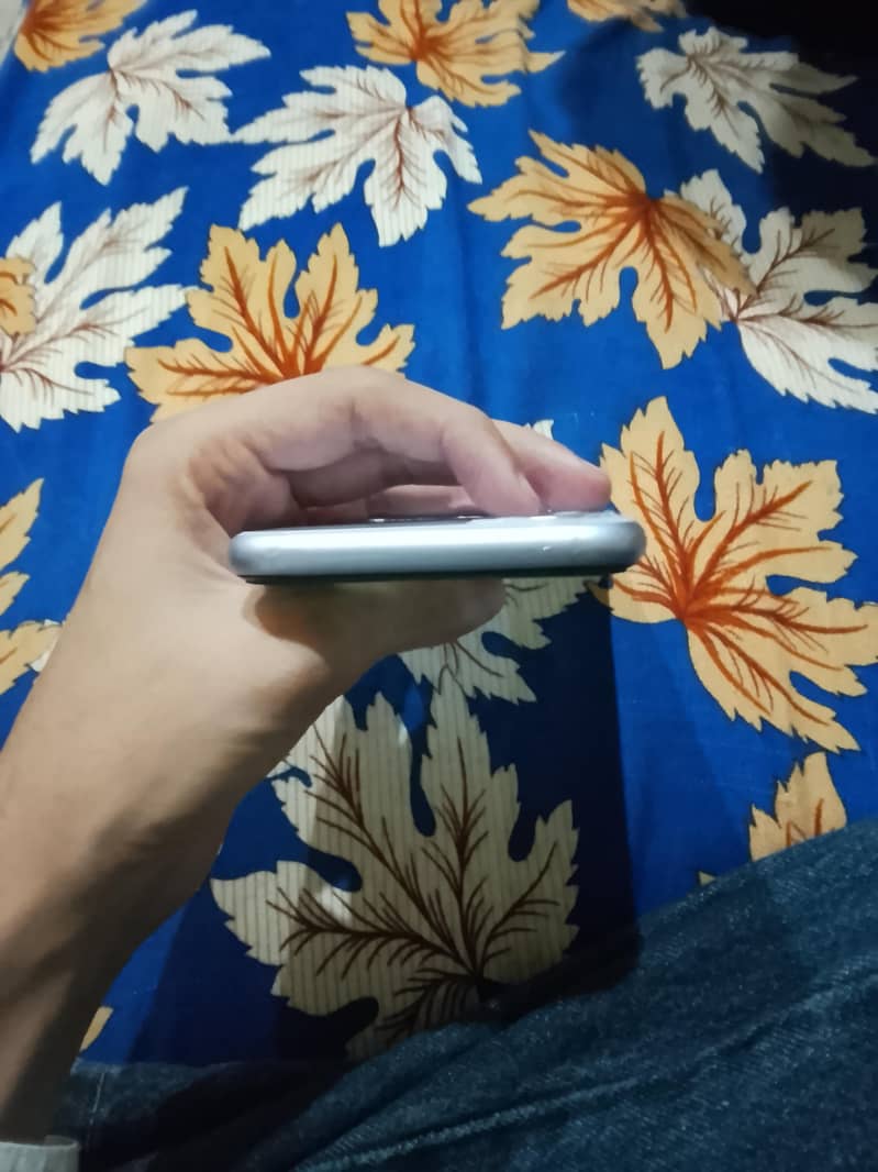 Apple iPhone 11 0
