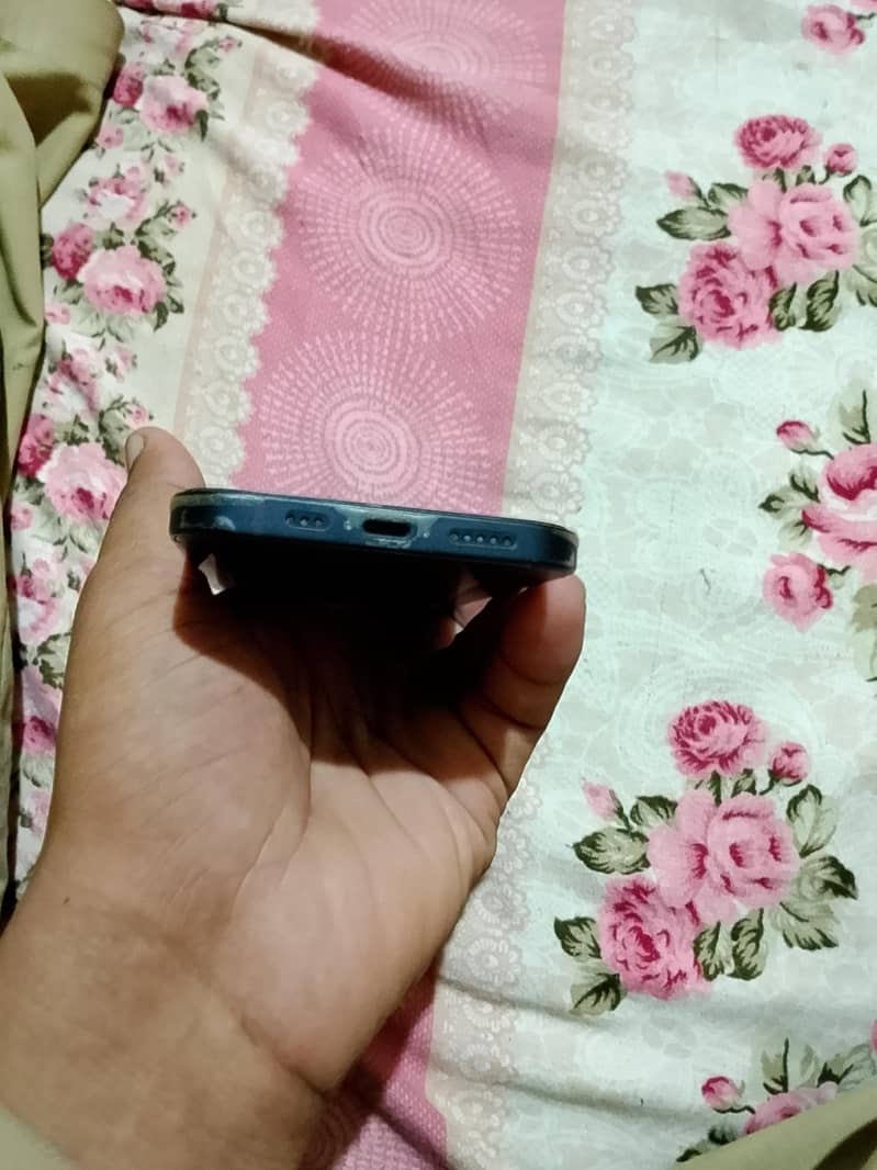 Apple iPhone 12 3