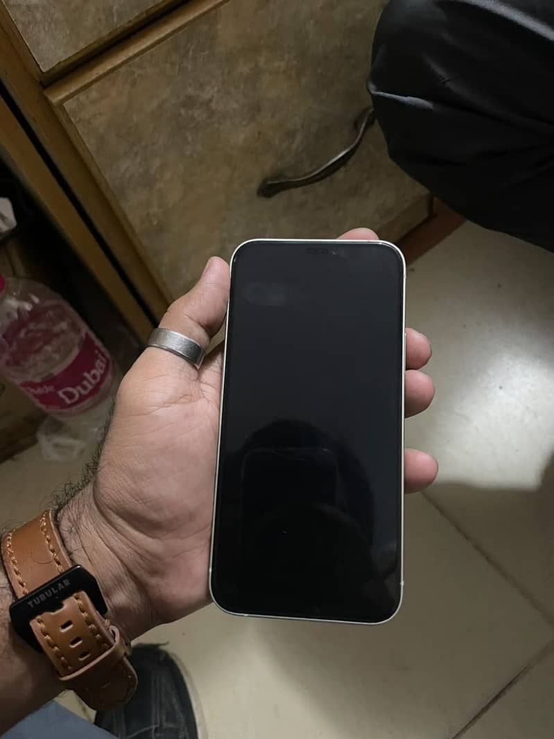 Apple iPhone 12 3
