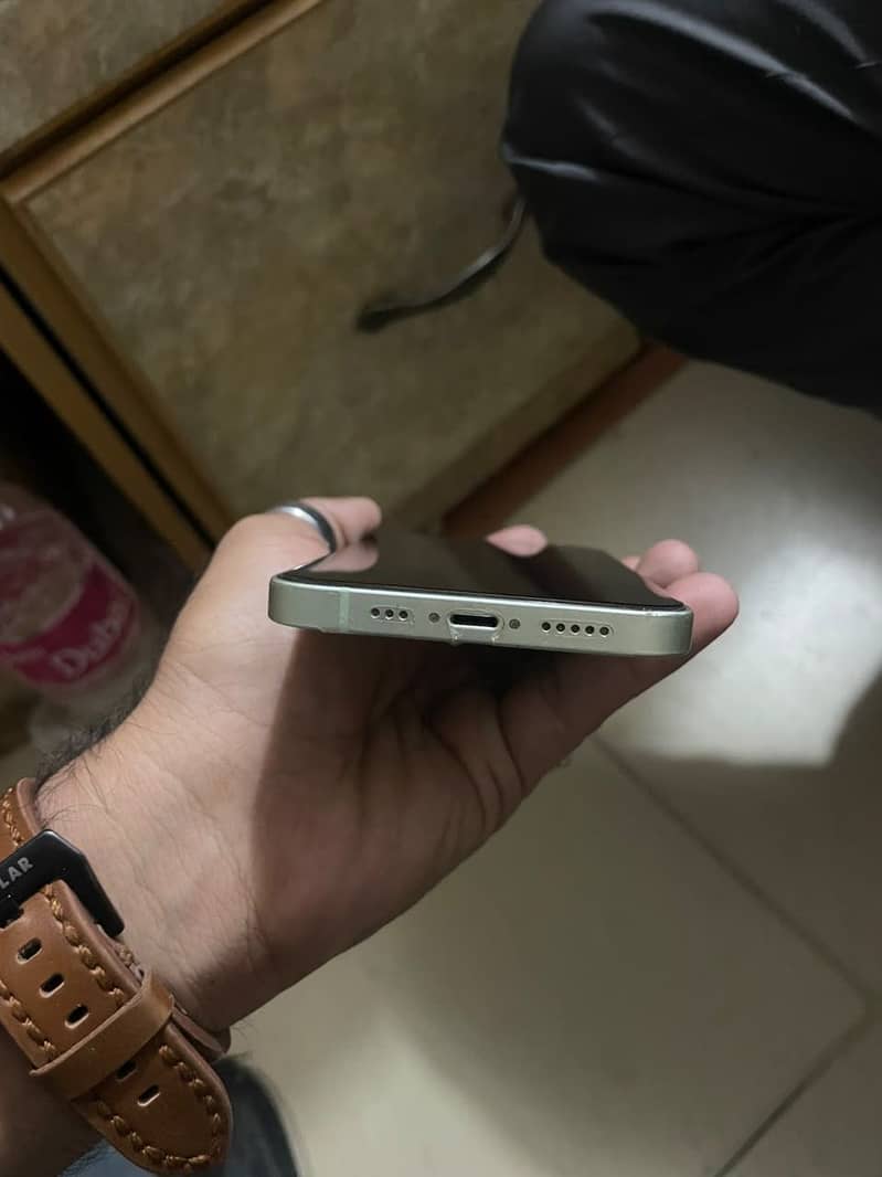 Apple iPhone 12 4