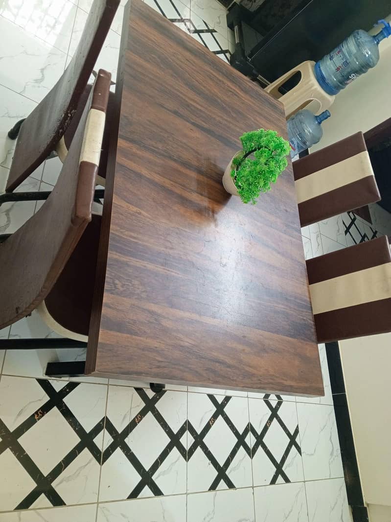 Dinning Table 0