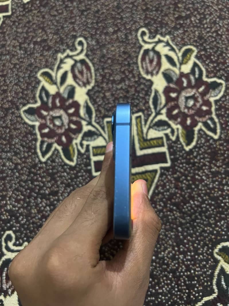Apple iPhone 13 1