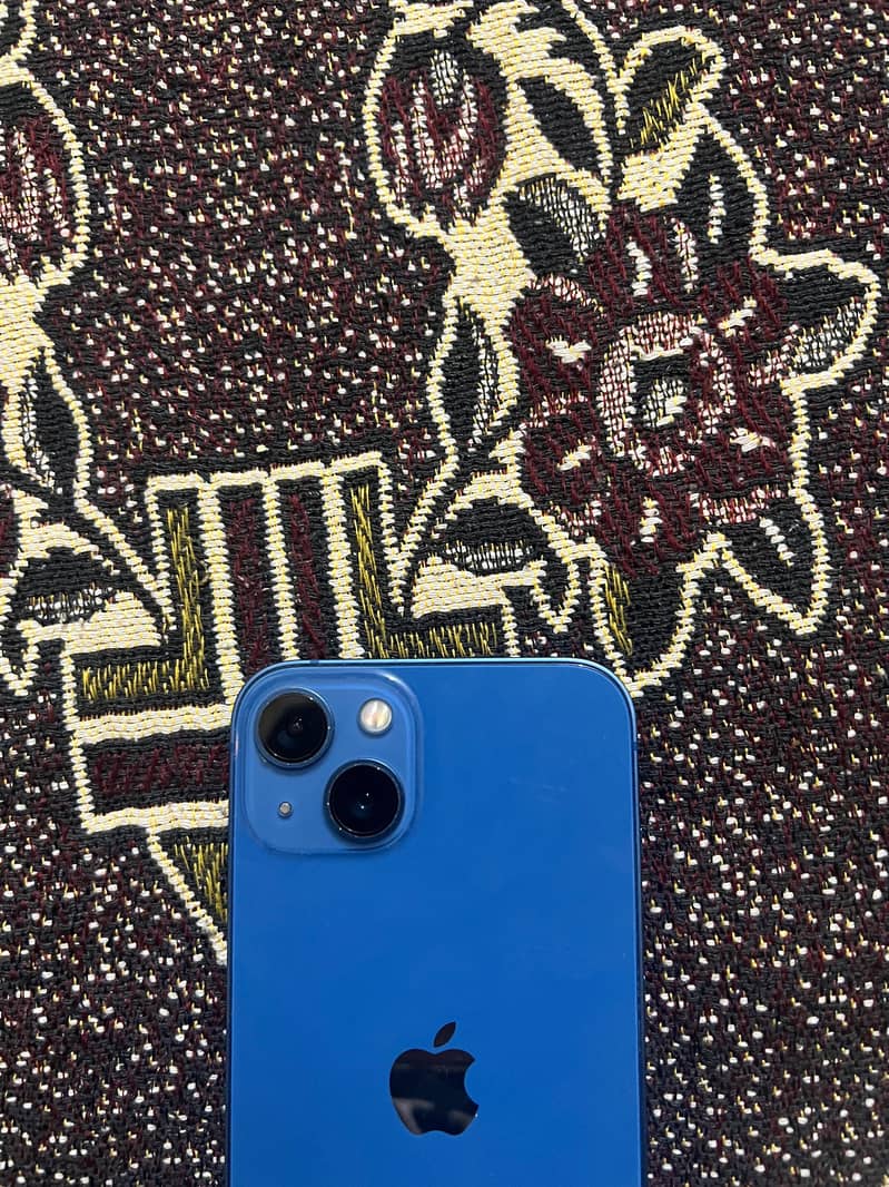 Apple iPhone 13 2
