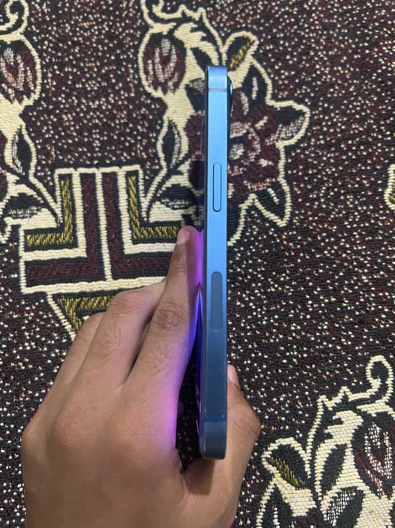 Apple iPhone 13 4