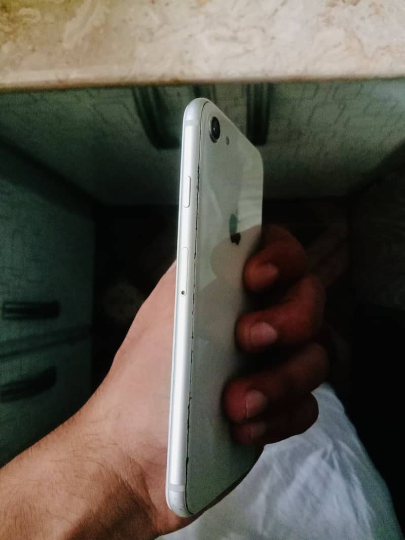 IPHONE | 8 3