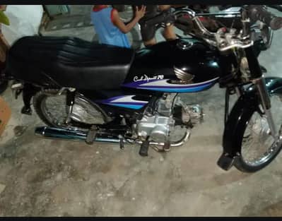 Honda 70 cc bike urgent for sale 03278130349