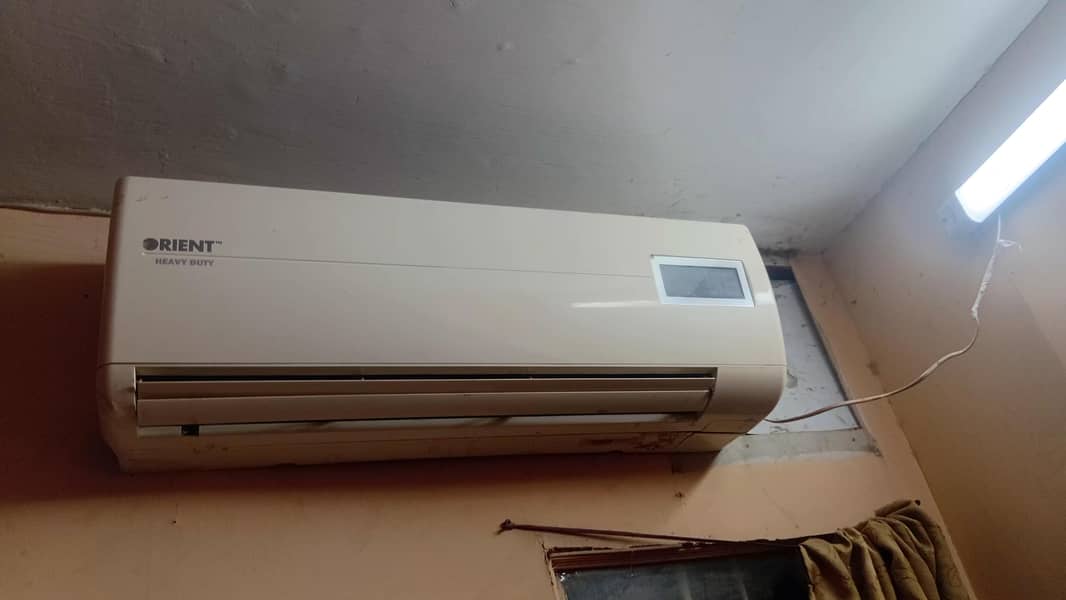 1 Ton orient split AC 0
