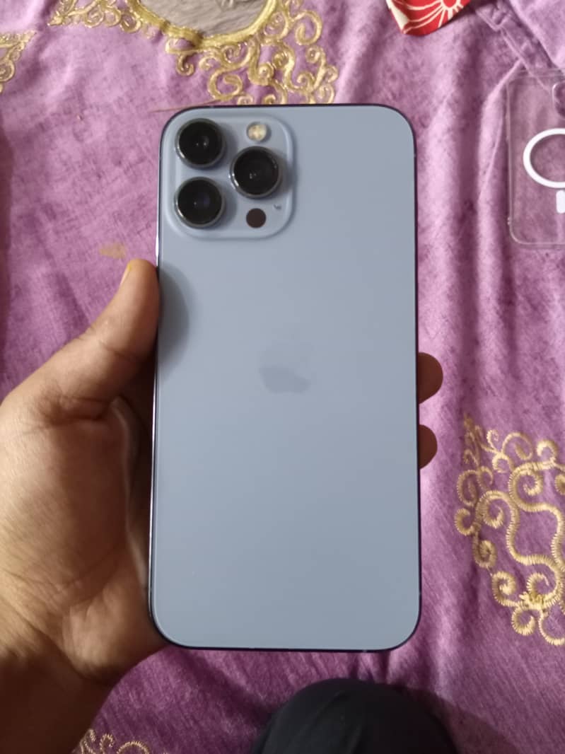 Apple iPhone 13 Pro Max 1