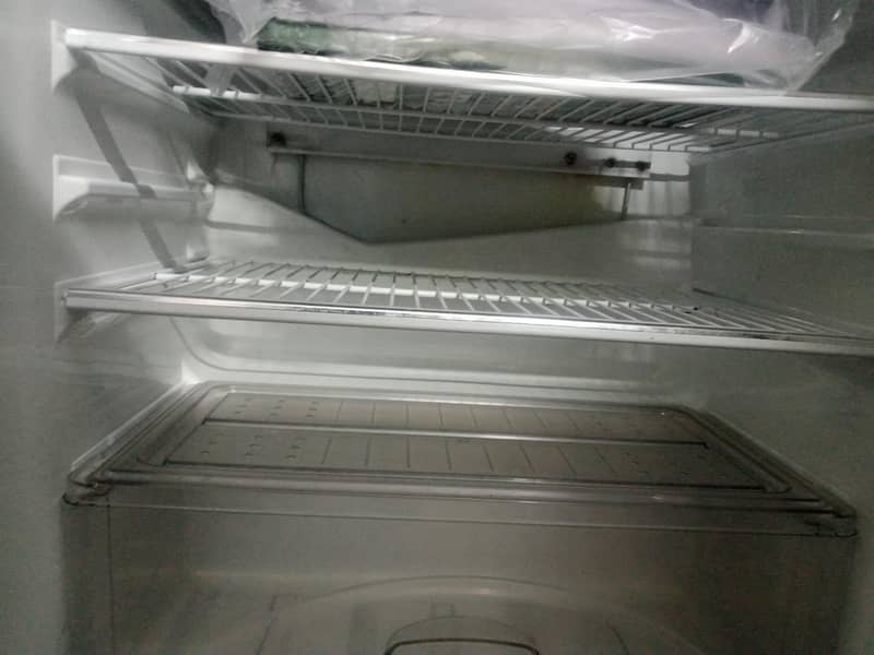DAWLANCE FRIDGE 2