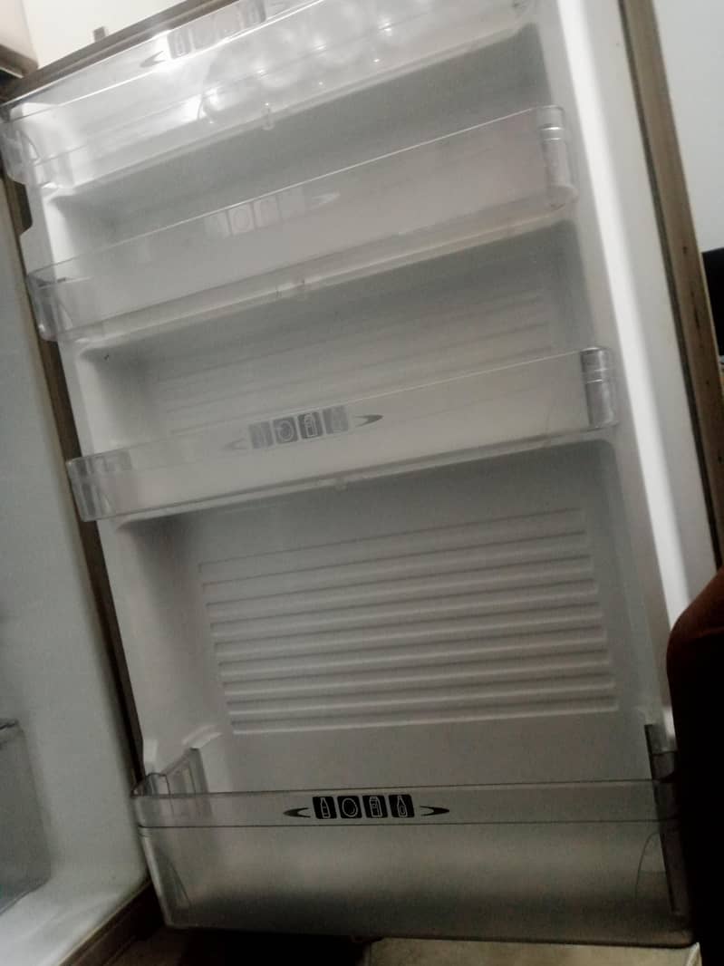 DAWLANCE FRIDGE 5
