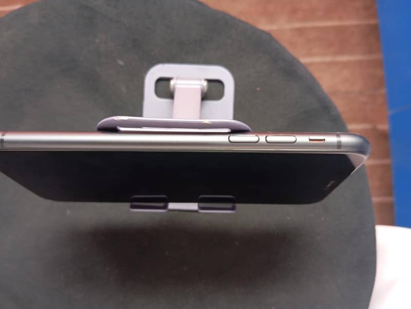 Apple iPhone 11 3