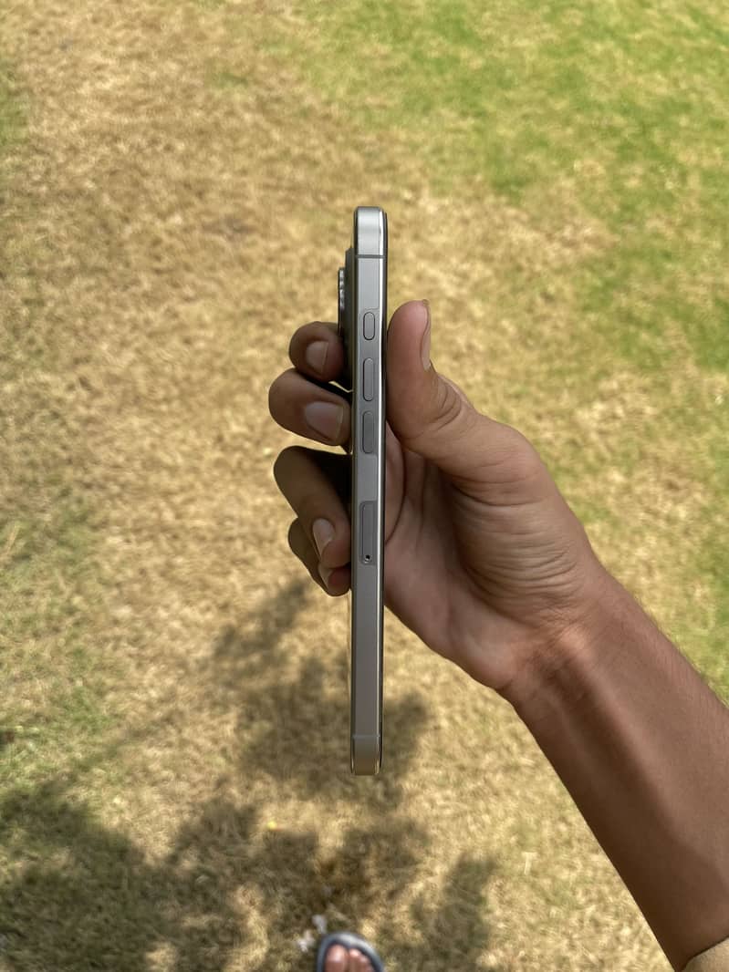 Apple iPhone 16 Pro Max 4