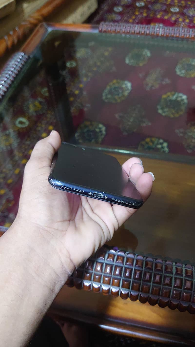 Apple iPhone 7 Plus 0