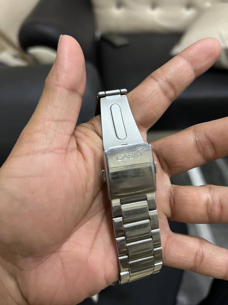 Casio MTP-E501 7