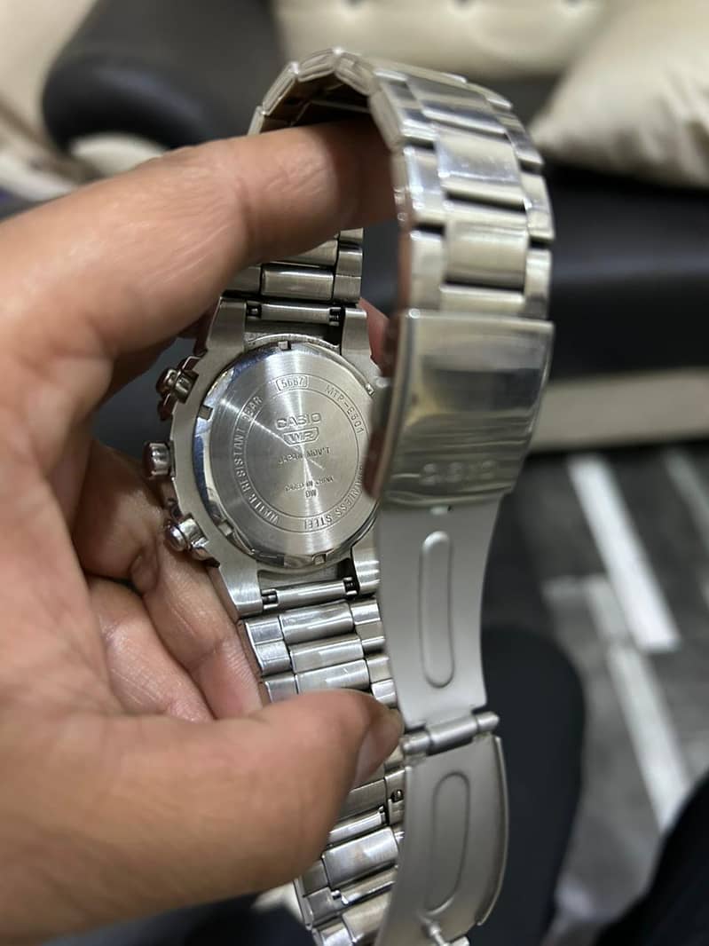 Casio MTP-E501 8