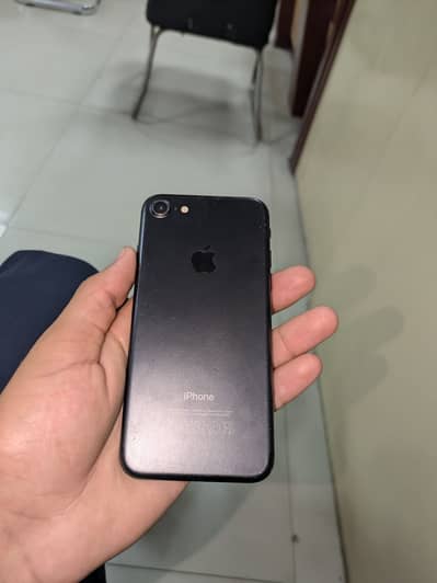 Apple iPhone 7 Official PTA 128GB with Box or charger sath hai