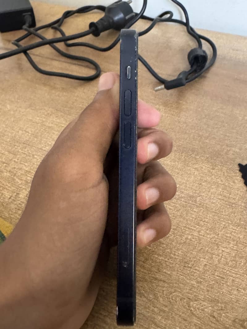 Apple iPhone 12 mini 4