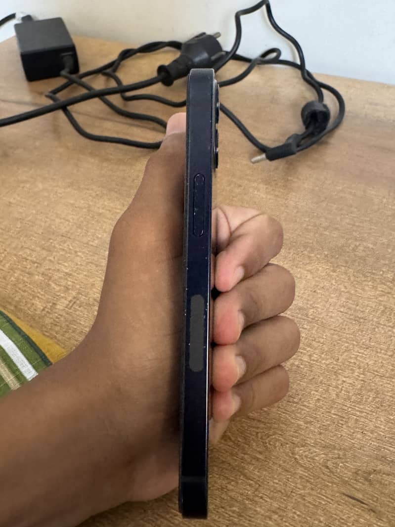 Apple iPhone 12 mini 6