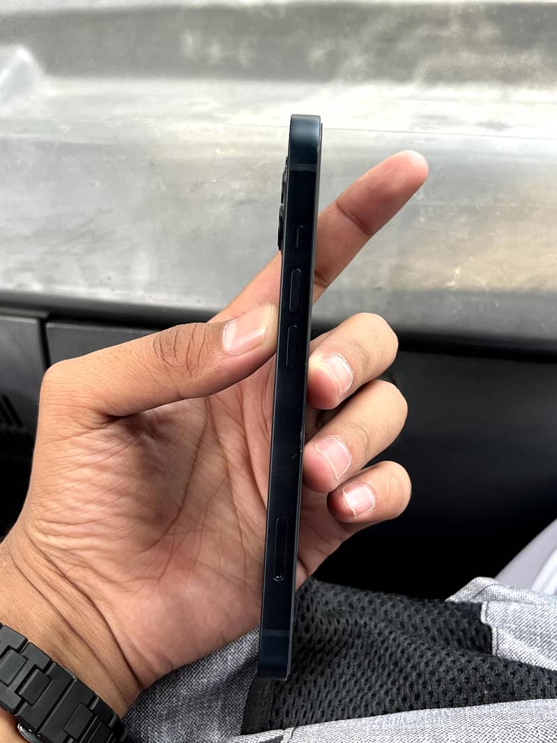 Apple iPhone 13 1