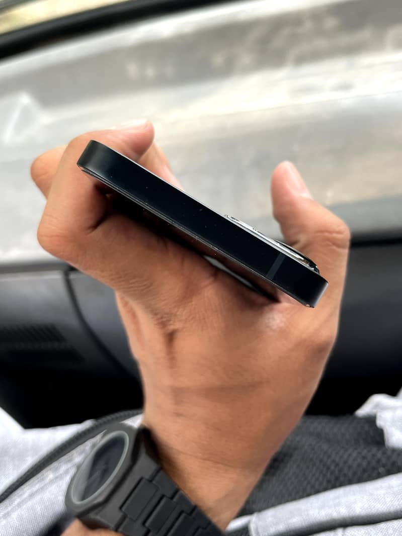 Apple iPhone 13 5