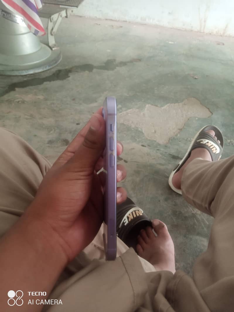 Apple iPhone 12 4
