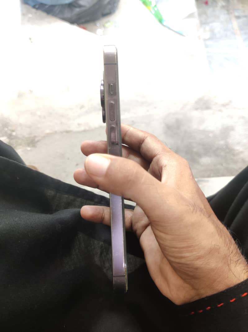 Apple iPhone 14 Pro Max 1