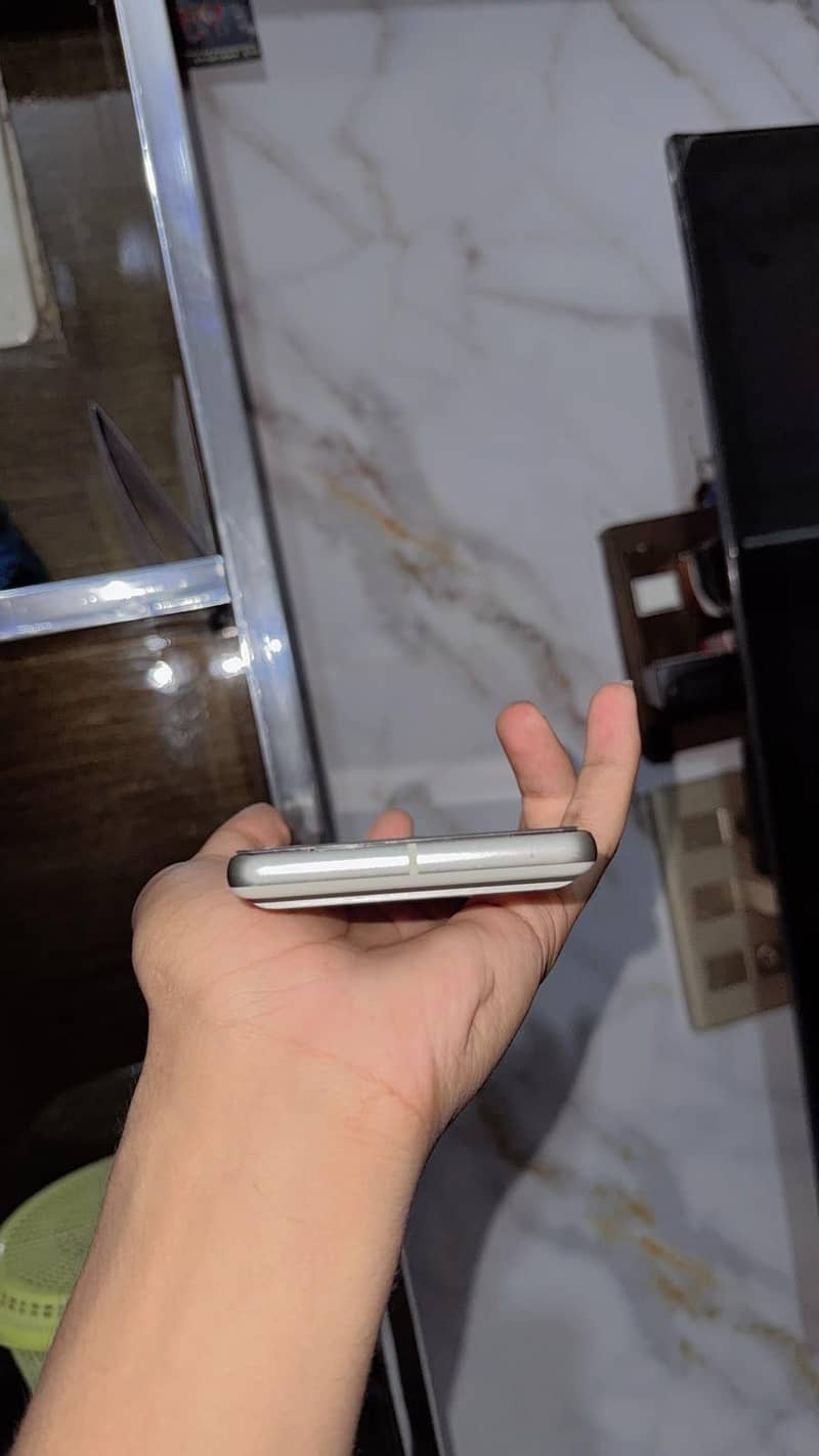Google Pixel 7 4