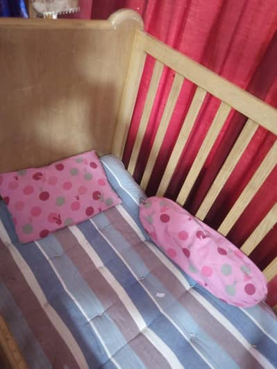 kids bed with mattress moveable with storage portion heavy material