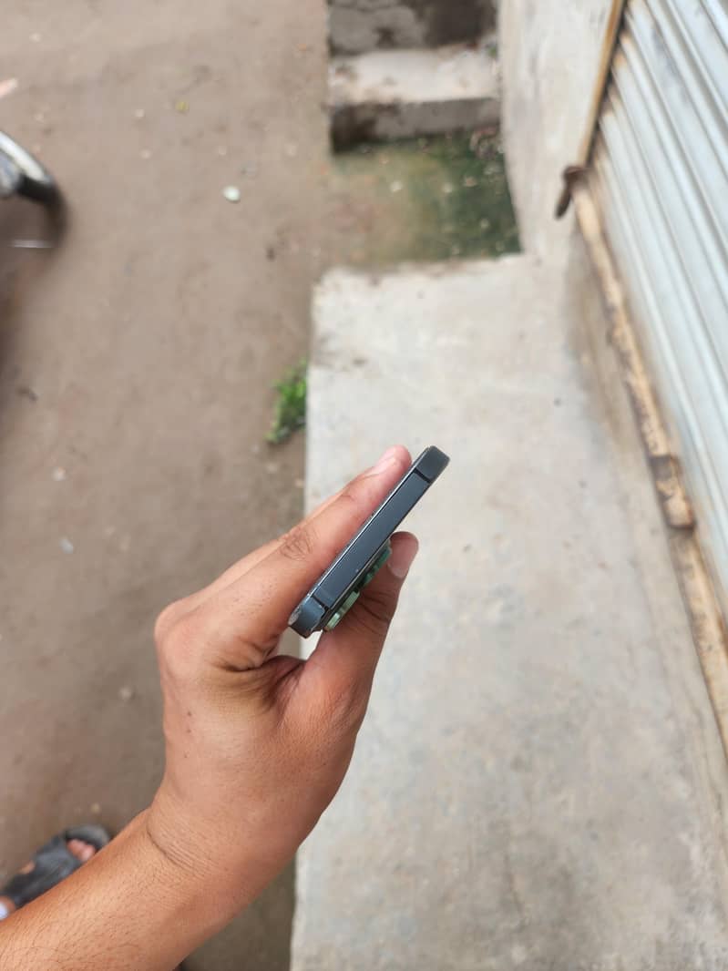Apple iPhone 13 Pro 1
