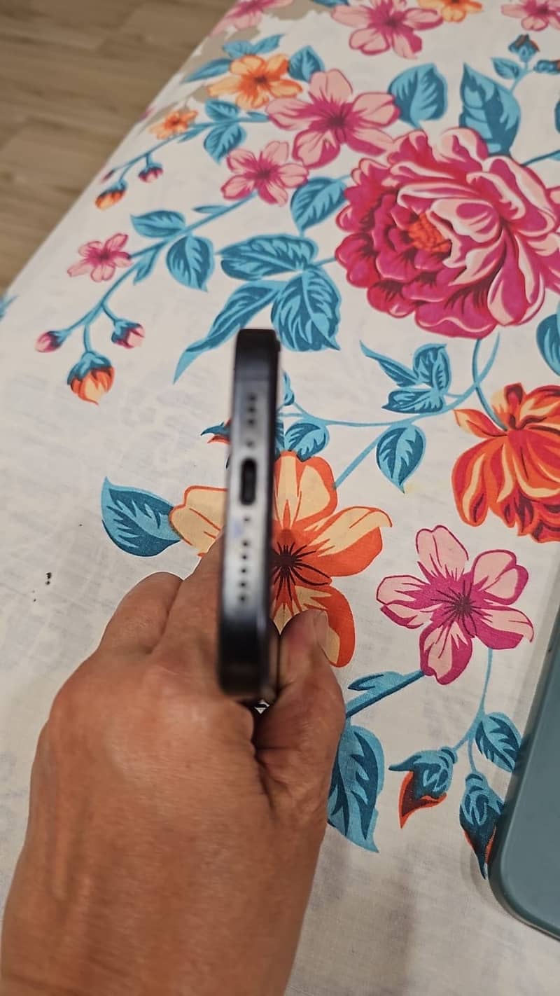 Apple iPhone 15 Pro 6