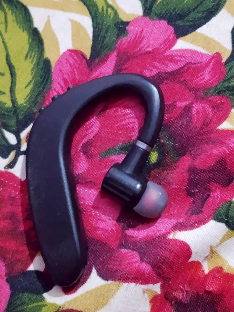 Single Bluetooth Headset 1