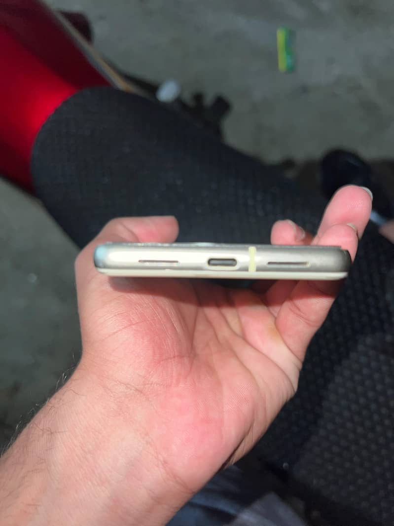 Google Pixel 7 4