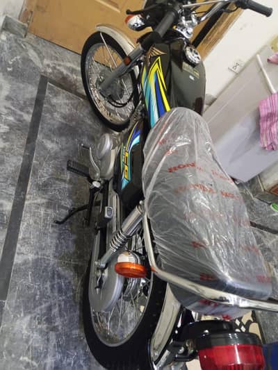 Honda 125l 2026 model black lush condition