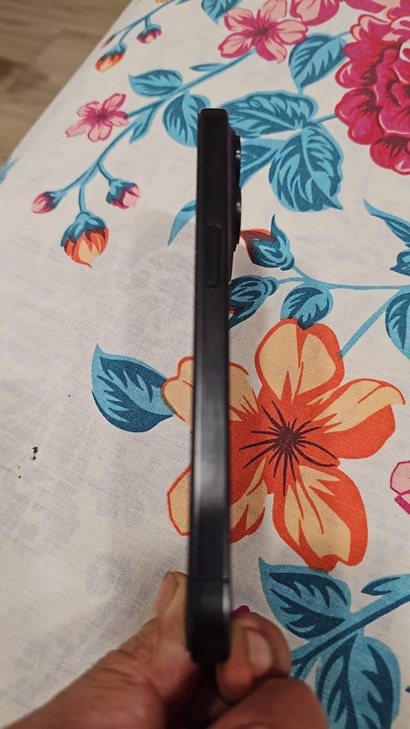 Apple iPhone 15 Pro 3