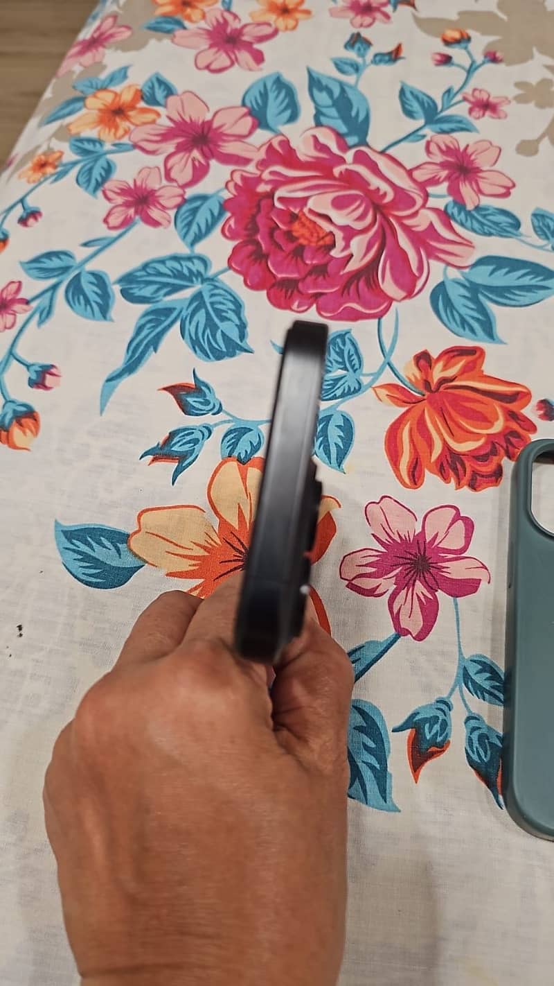 Apple iPhone 15 Pro 4