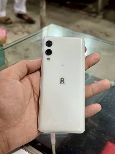  Rakuten Hand 5G (P780)