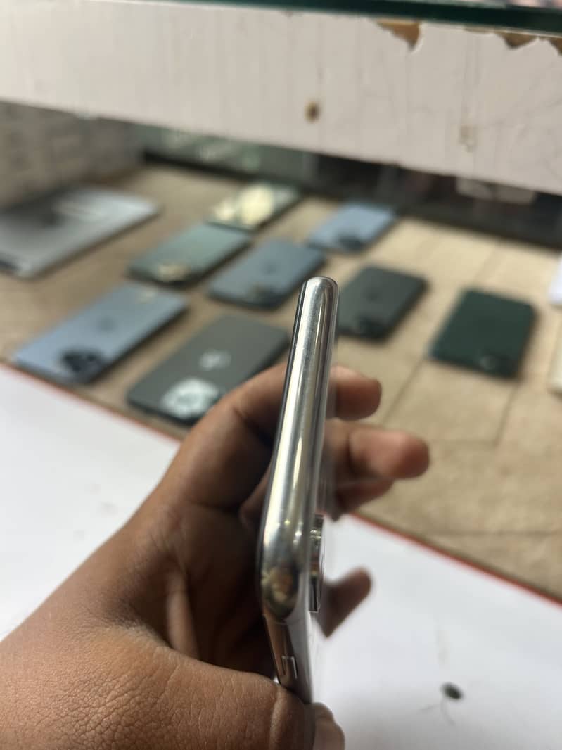 Apple iPhone X 3