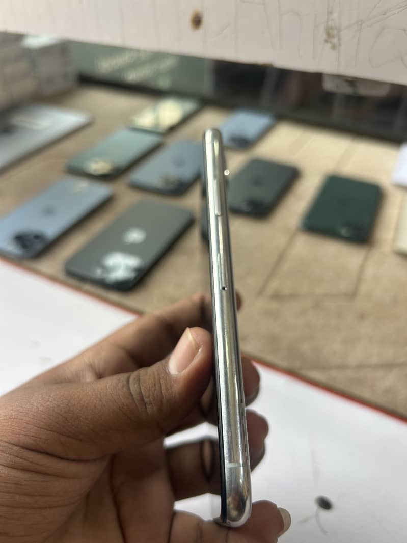Apple iPhone X 5