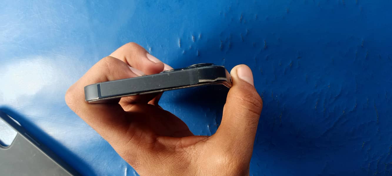 Apple iPhone 13 2