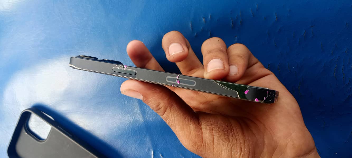 Apple iPhone 13 4