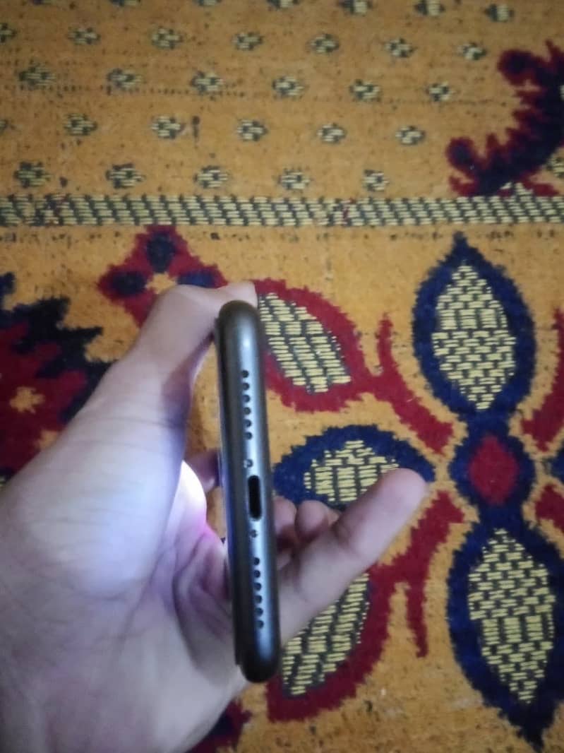 Apple iPhone 11 3