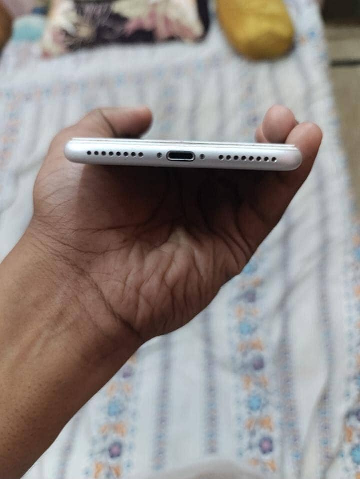 Apple iPhone 7 Plus 0