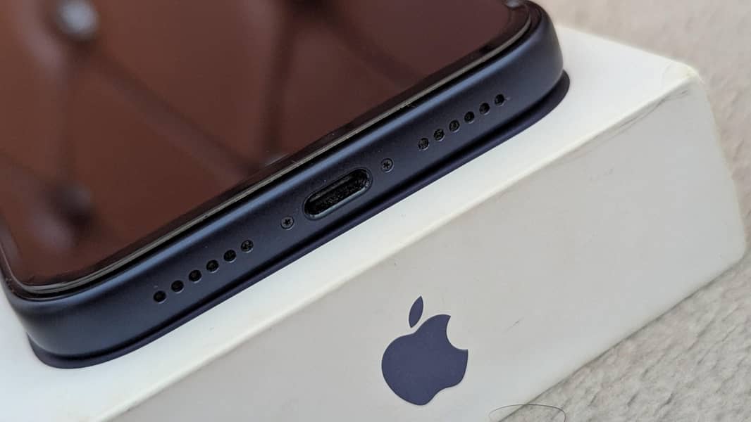 Apple iPhone 17 Pro Max 4